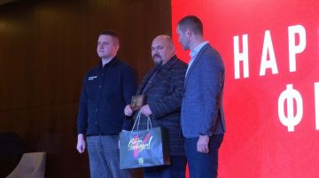 Андрей Боряк получил нагрудный знак «Народный фронт. Всё для Победы»