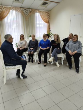 Сегодня, 11 декабря 2025 года, по поручению Главы Республики Дениса Пушилина, депутат Донецкого городского Совета ДНР Сергей Ткаченко провел встречу с трудовым коллективом Кировского отдела записи гражданского состояния г....