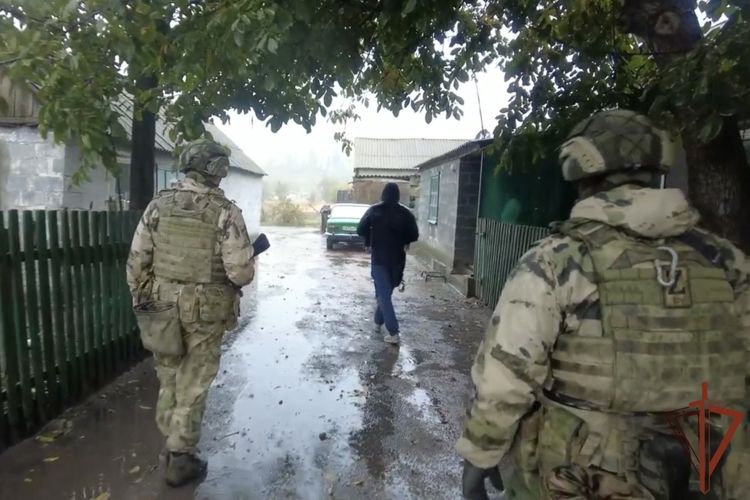 Росгвардейцы принимают участие в профилактических рейдах на территории ДНР (видео)