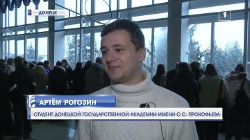 Герой Отечества и Герой ДНР: Антон Корниенко рассказал донецким студентам о своём фронтовом пути