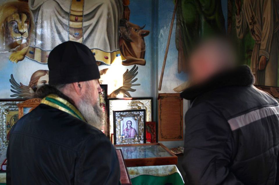 ИК-12 посетил священнослужитель