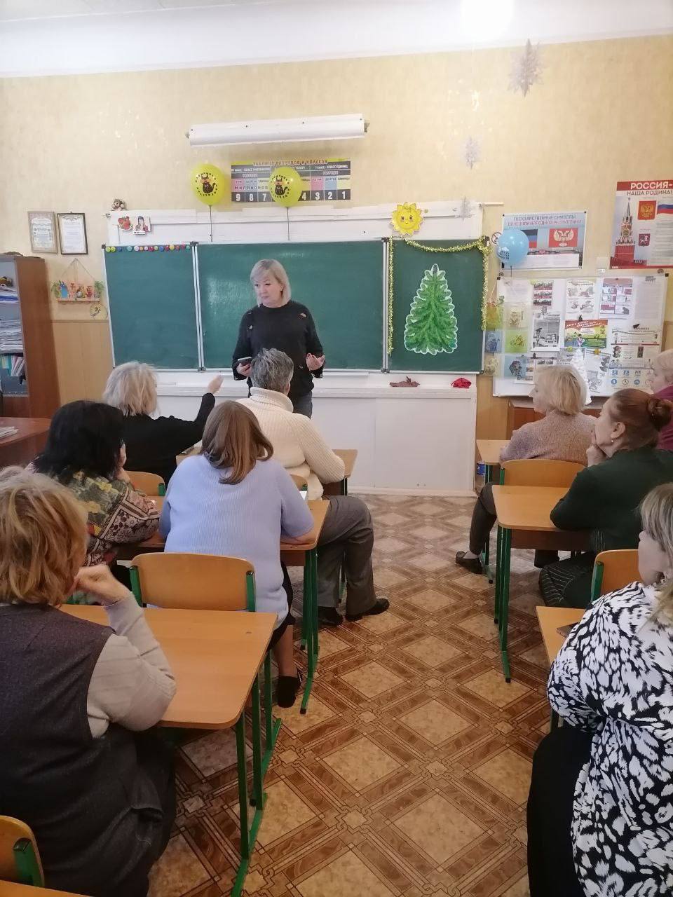 Депутат Донецкого городского совета Лилия Ошурко провела встречу с рабочим коллективом