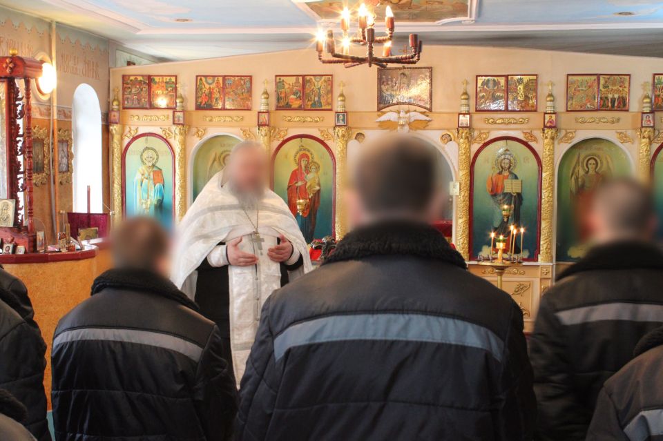Осужденные ИК-7 посетили богослужение в честь Дня Николая Чудотворца