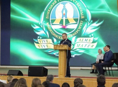 «Хотелось бы, чтоб ваш выбор был правильным»: в донецком медуниверситете прошла ярмарка вакансий