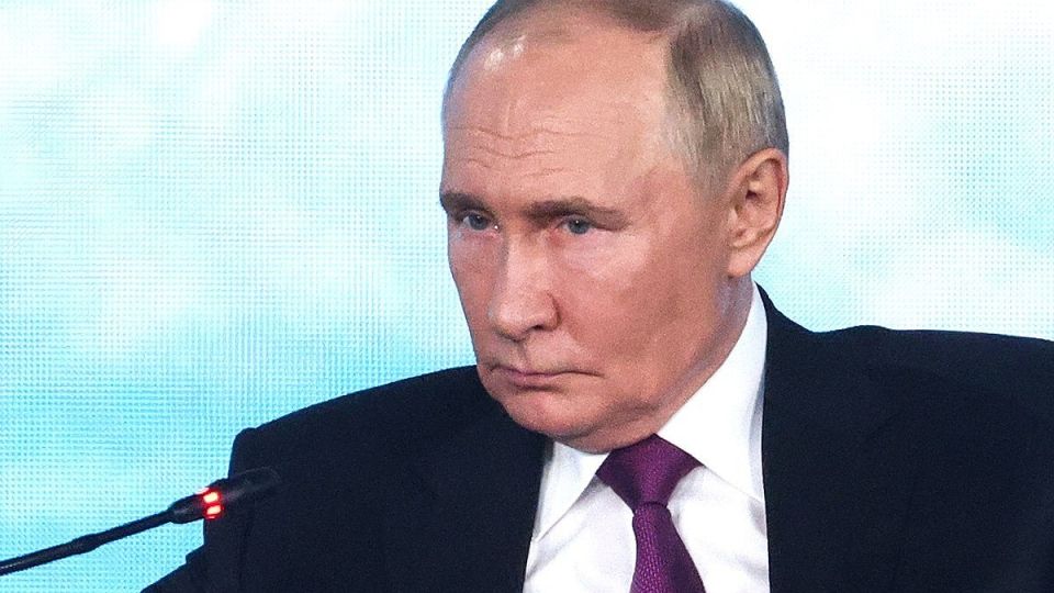 Владимир Путин наградил участвовавших в освобождении Северска Героев России