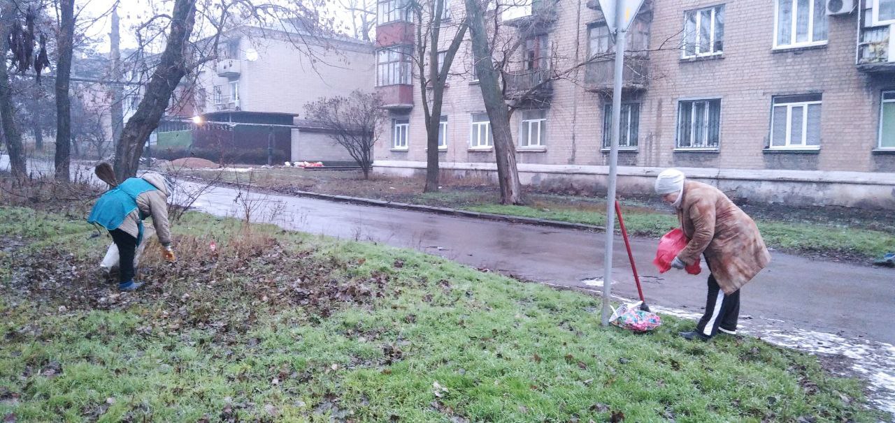 Сегодня, 18 декабря 2025 года, в рамках проекта «Городская среда», реализуемого Единой Россией , жители Кировского района приняли участие в традиционной экологической акции «Чистый четверг»