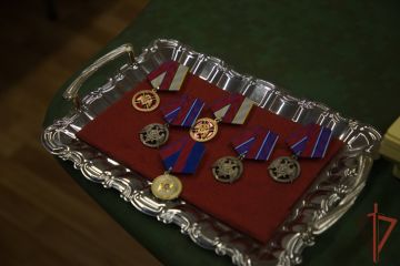 Командующий группировкой войск национальной гвардии в ДНР вручил награды отличившимся росгвардейцам