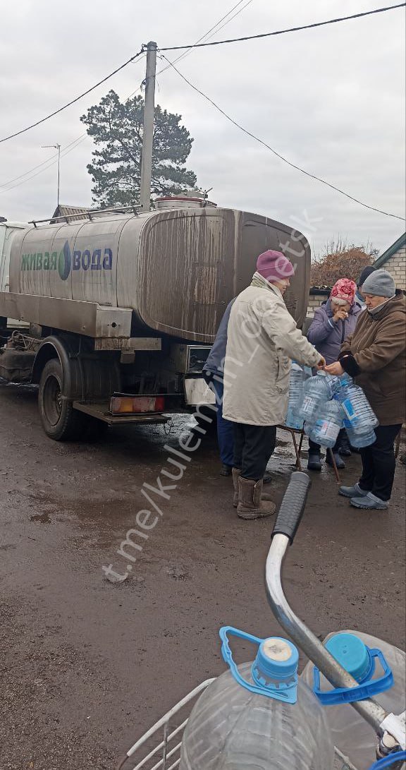 Донецкие производители воды продолжают поддерживать жителей города в условиях кризиса водоснабжения