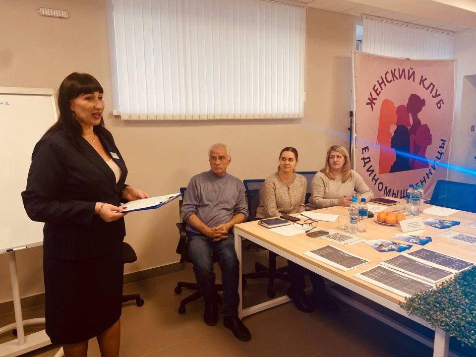 Специалисты отдела кадров Волновахского железнодорожного узла Донецкого филиала ФГУП «Железные дороги Новороссии» 18 декабря одержали уверенную победу в "Батле кадровиков", который состоялся сегодня в Волновахском районном...