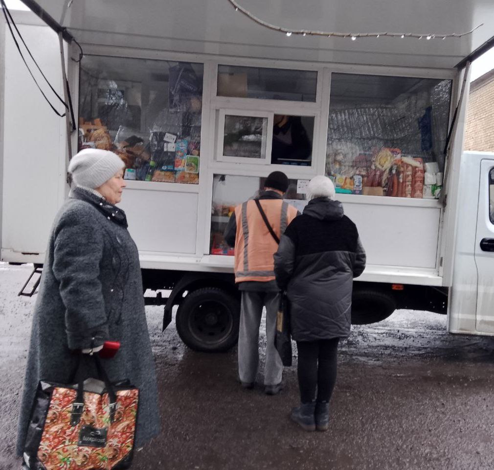 С 17 по 19 декабря 2025 года осуществлена выездная торговля с использованием автомагазинов в населенных пунктах городских округов Донецк, Горловка, Мариуполь, на территории г. Авдеевка, также Волновахского, Володарского...