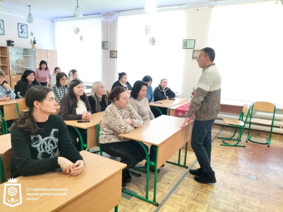 Депутат Старобешевского муниципального совета ДНР Партии «ЕДИНАЯ РОССИЯ» Сергей Канарь провел встречу с трудовым коллективом Стыльской школы