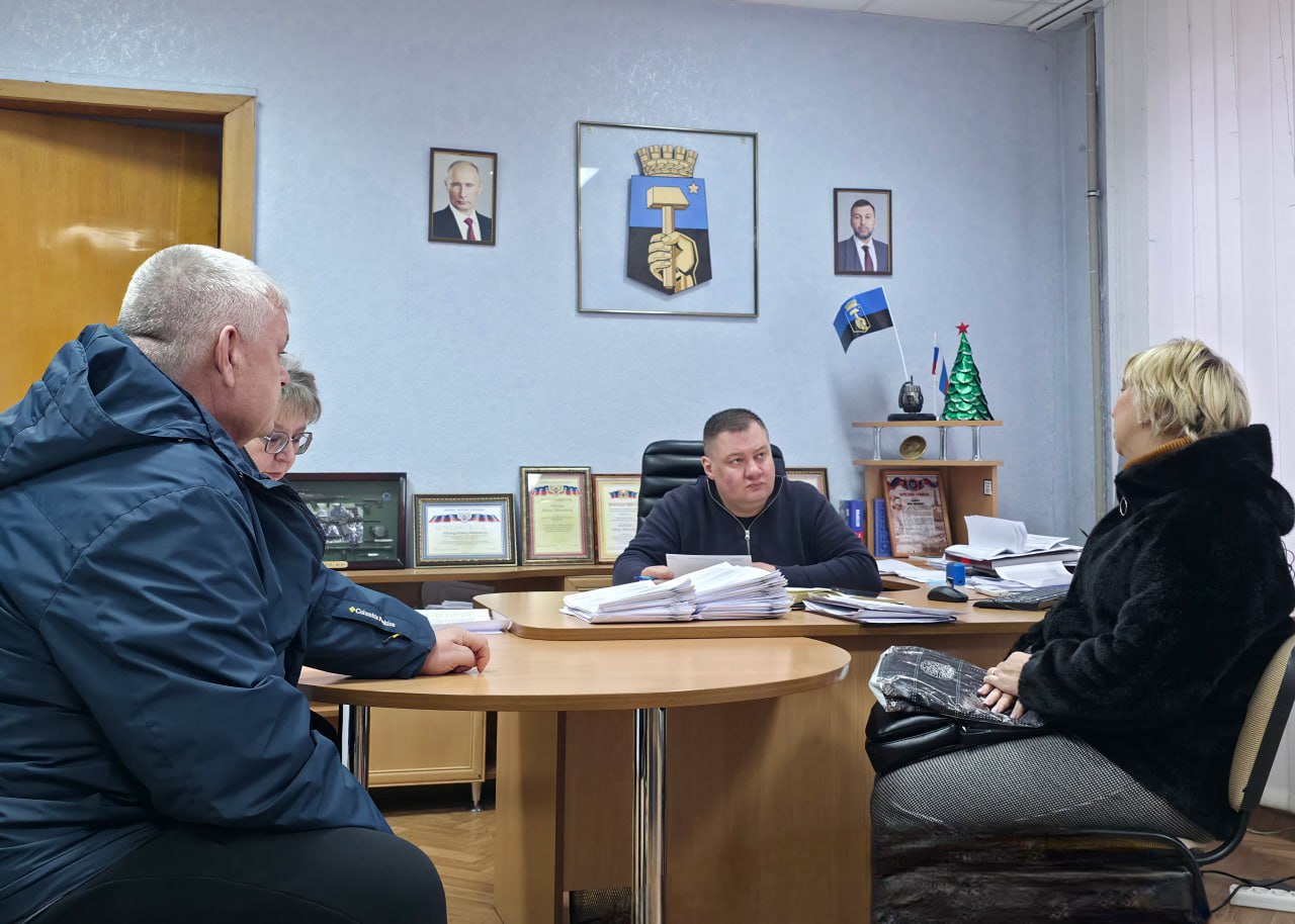 В понедельник, 22 декабря, руководитель Управы Куйбышевского внутригородского района Иван Адамец провел плановый прием граждан