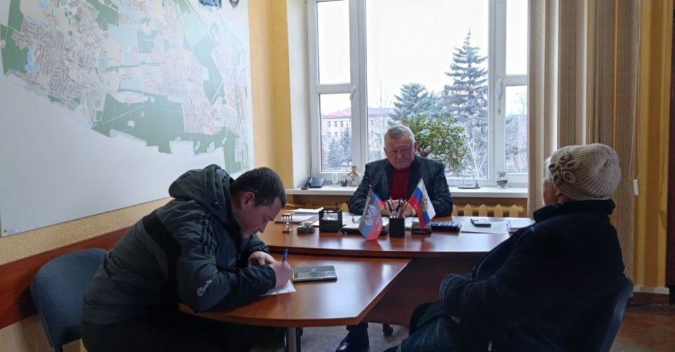 Наталья Бегуненко: Сегодня, 23 декабря, заместитель руководителя Управы Петровского внутригородского района Администрации городского округа Донецк Сергей Васильевич Чуб провёл еженедельный приём жителей района