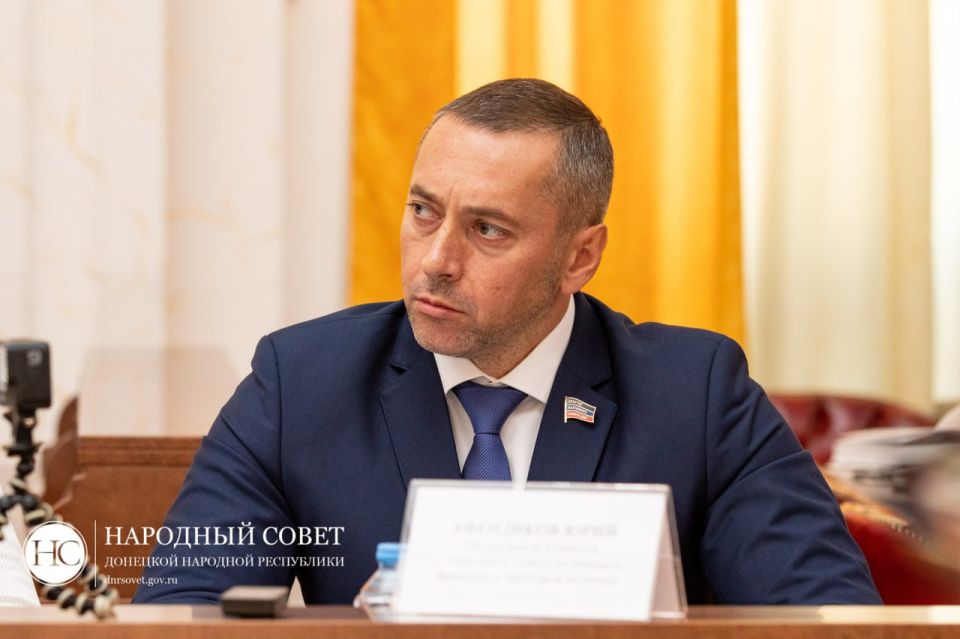 Глава ДНР Денис Пушилин поздравил Ресурсный центр поддержки добровольчества Донецкой Народной Республики с первой годовщиной работы