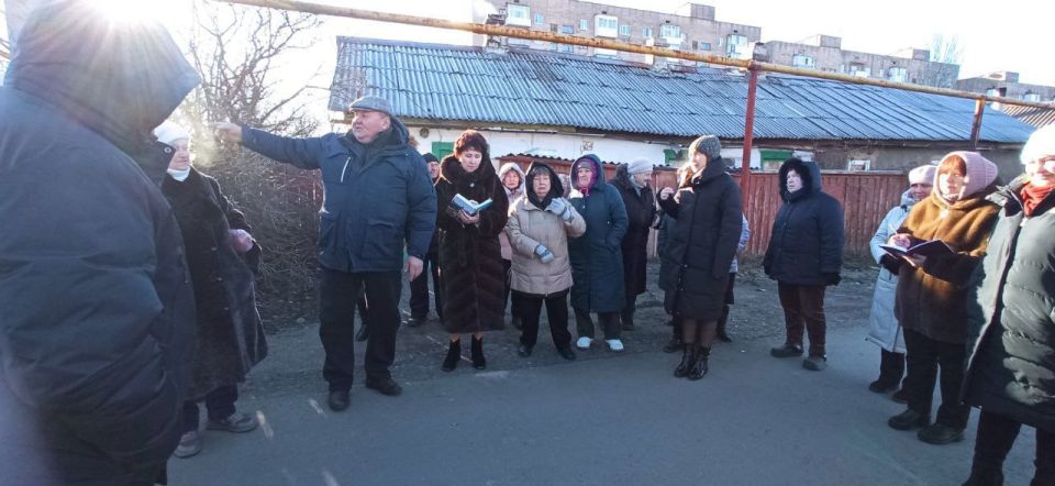 Руководитель Управы Калининского внутригородского района Администрации городского округа Донецк Елена Синецкая провела встречу с жителями района