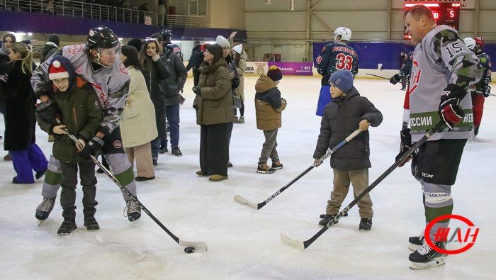 В Донецке прошел благотворительный матч «Хоккей каждому», в поддержку детей с онкологическими и иммунологическими заболеваниями