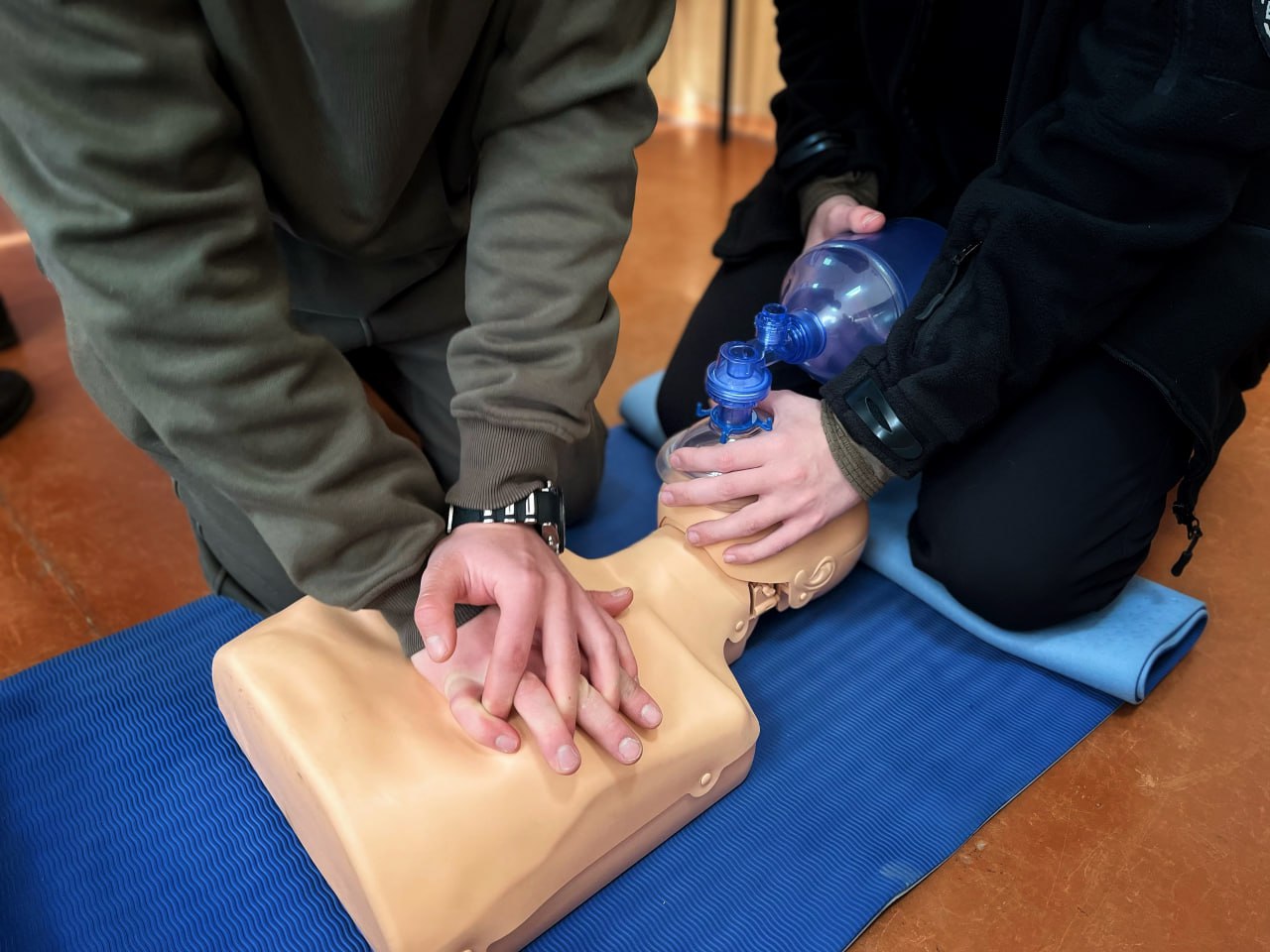 Героем может стать каждый. 25 декабря во всех школах, техникумах и колледжах Республики прошёл единый классный час, который доказал: герои живут среди нас