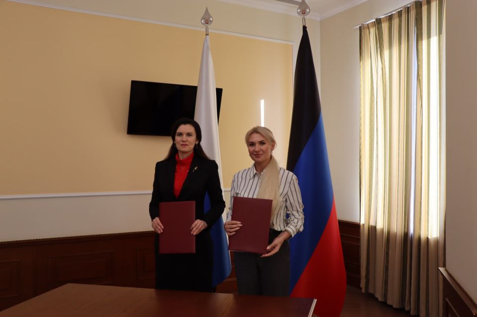 Дарья Морозова: В Донецке подписано соглашение о сотрудничестве между Представительством Министерства Иностранных Дел России в г. Донецке и Уполномоченным по правам человека в Донецкой Народной Республике