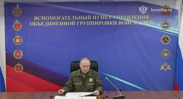 В одном из пунктов управления Объединённой группировки войск Владимир Путин провёл совещание по обстановке в зоне специальной военной операции, сообщает Кремль