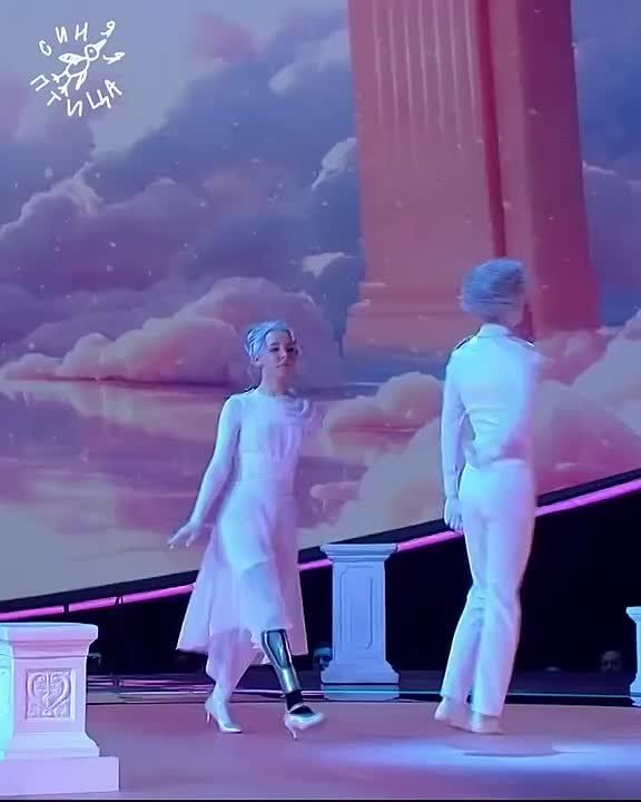 «Это для нас большой пример»: потерявшая руку и ногу горловчанка победила в конкурсе юных талантов