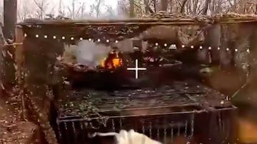 Дроноводы «Рубикона» сожгли украинский танк Т-64 в зоне спецоперации