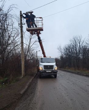 Вчера отремонтировали, а сегодня опять нет света: директор “Донецкгорсвета” объяснил причины