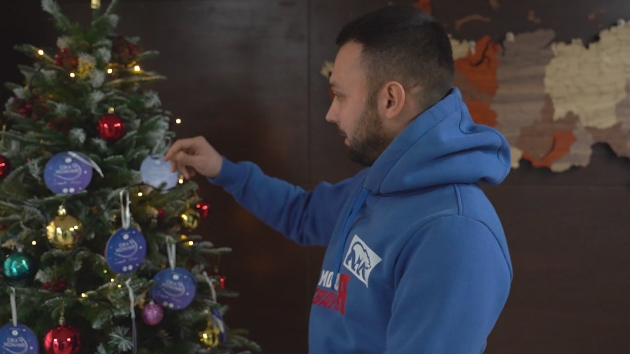 Мы исполнили мечту двух мальчиков из Донецка — 8-летнего Кирилла и 16-летнего Никиты, покатив их на танке