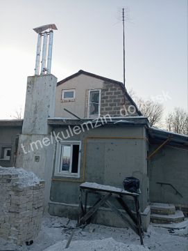 По поступившей информации, в результате ночной атаки БПЛА в Куйбышевском районе по ул. Пятницкого пострадал частный дом