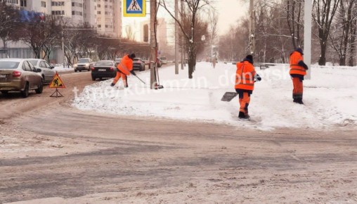 Сотрудники муниципального предприятия «Дорожное ремонтно-строительное управление» продолжают бороться с последствиями снегопада