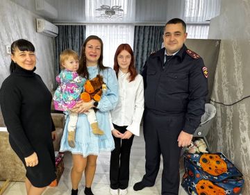 Транспортная полиция Донецка исполнила новогоднее желание дочери Героя ДНР в рамках акции «Ёлка желаний»