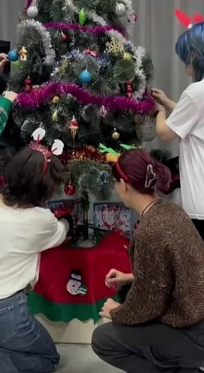 Новогодняя атмосфера Донецкого художественного колледжа