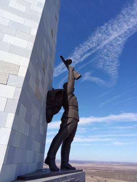 НА САУРЕ. Чем выше ступеньки, — тем больше тревоги;