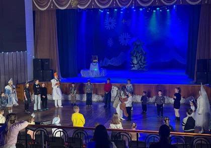 Моменты радости и новогоднего чуда: Дети сотрудников органов внутренних дел ДНР посетили новогодние утренники