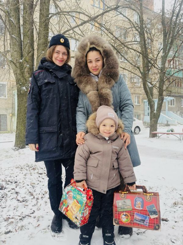 Сотрудники ОМВД России «Ясиноватский» навестили детей погибших коллег