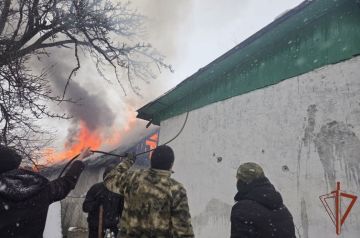 В ДНР росгвардейцы спасли местных жителей из пожара (видео)