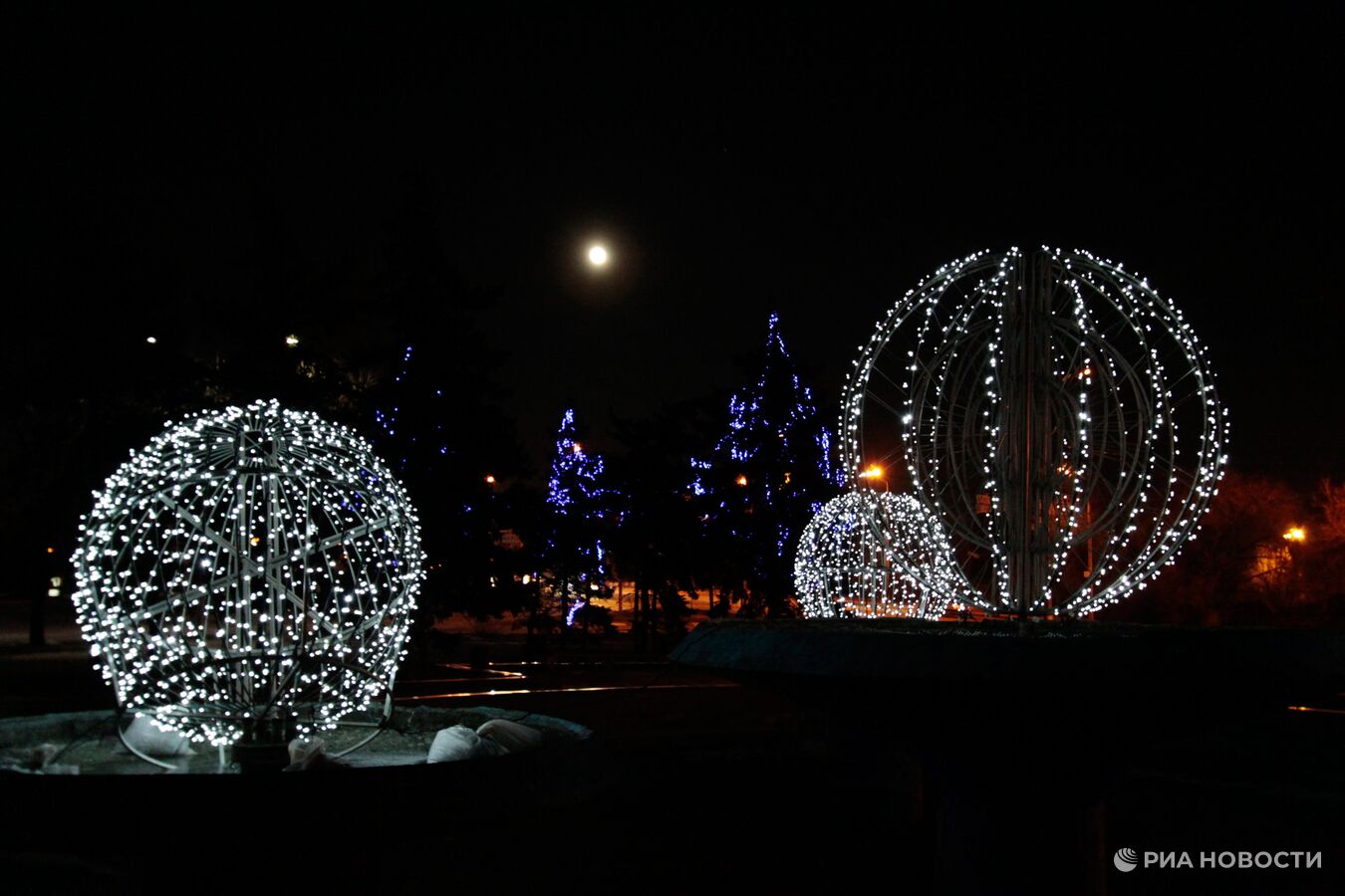В Донецке проходит раздничная рождественская служба