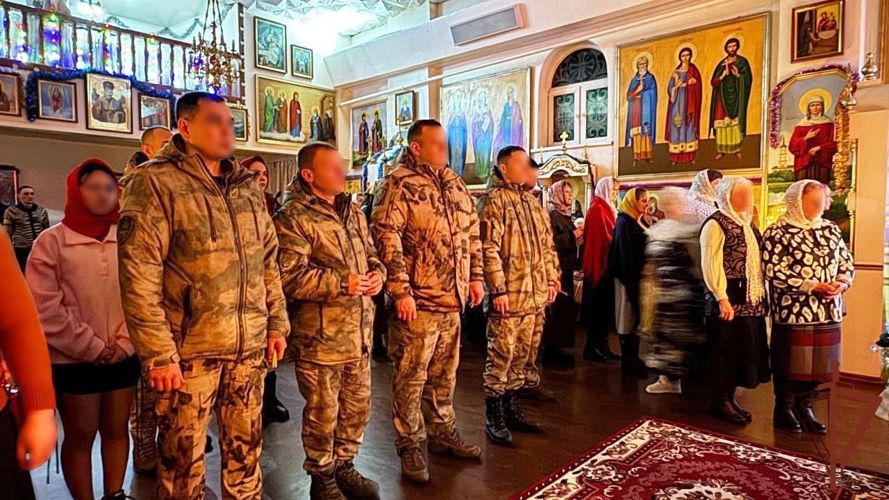 Военнослужащие "стальной" бригады Росгвардии приняли участие в Рождественских богослужениях в храмах Донецкой Народной Республики