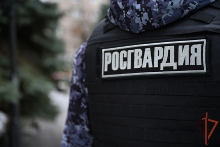 Сотрудники Росгвардии оказали помощь подростку, потерявшему сознание во время богослужения в Донецке