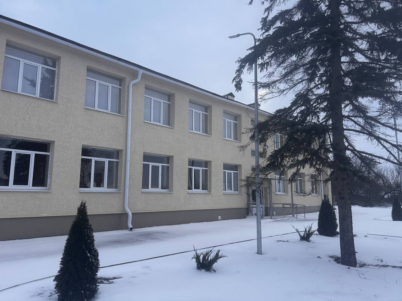 «Подошли к делу основательно»: в Старобешево завершился капитальный ремонт спортшколы