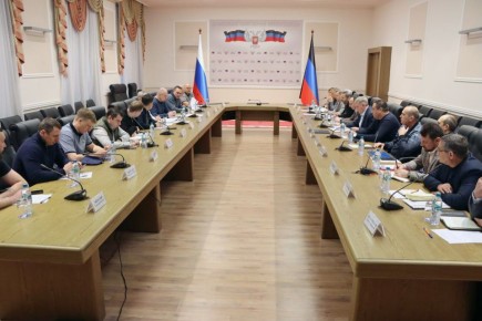 Андрей Чертков: В рамках рабочей поездки в Донецкую Народную Республику заместитель министра энергетики РФ Евгений Грабчак провел совещание по работе топливно-энергетического комплекса региона