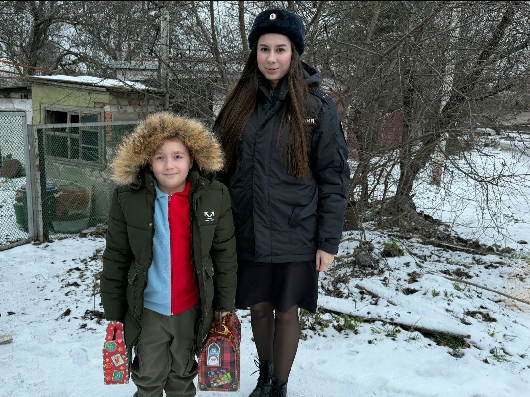 В Донецкой Народной Республике полицейские навестили детей погибших коллег