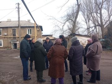 Сегодня, 13 января 2025 года, по поручению Главы Республики Дениса Пушилина, заместитель руководителя Управы Александр Дёмин провел встречу с жителями по адресу: ул. Куприна, 260А