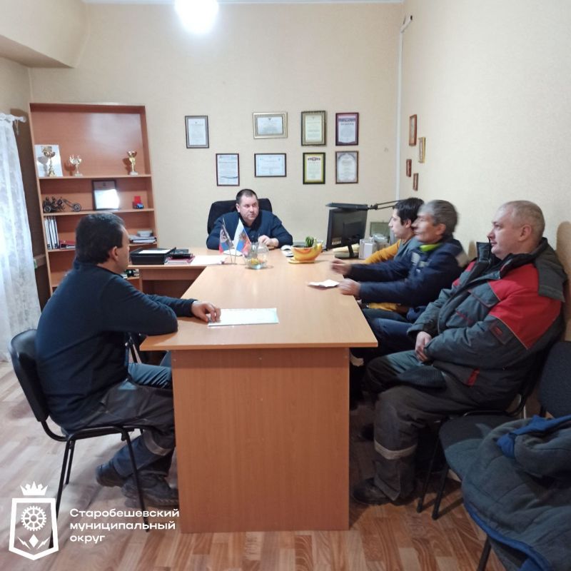 Артем Менякин депутат Старобешевского муниципального совета ДНР партии "Единая Россия" провел встречу с трудовым коллективом Филиала № 6 "Комсомольское рудоуправление" ООО "ЮГМК ДОНЕЦК"