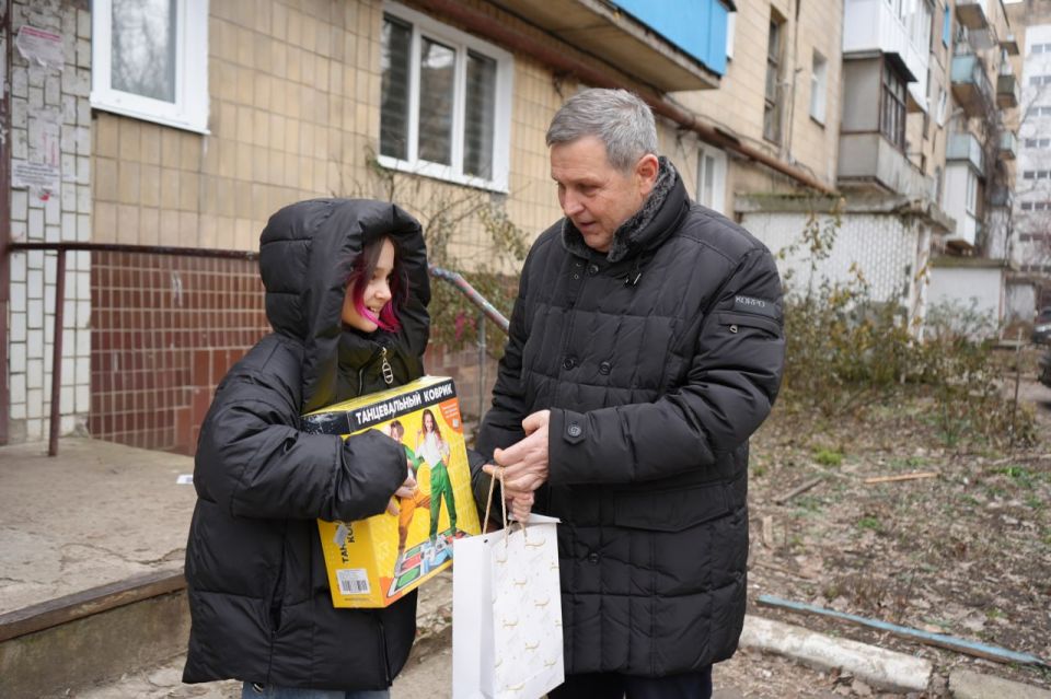 Михаил Желтяков: В преддверии Старого Нового года в рамках всероссийской акции «Ёлка желаний» исполнил мечту 10-летней Славяны из Донецка