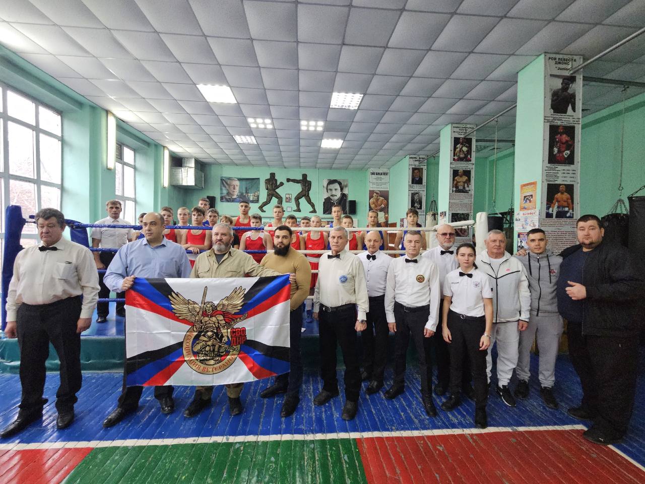 В рамках Декады спорта и здоровья с 9 по 10 января 2026 года в Донецке прошло Первенство ГБУ ДО ДНР СШОР ПО БОКСУ, посвященное Героям-участникам СВО, среди юношей и девушек 13-14, 15-16 лет