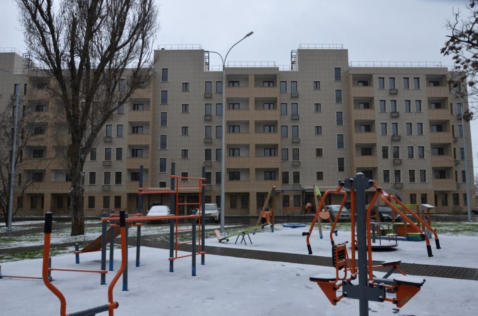 В Мариуполе завершили строительство шестиэтажного дома: квартиры получат утратившие жилье во время боев