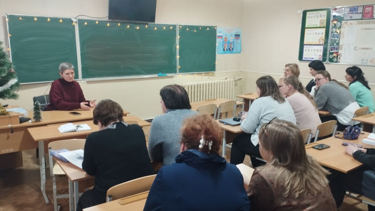 Иван Адамец: Заместитель руководителя Управы Куйбышевского района Елена Строганова провела встречу с коллективом школы №72