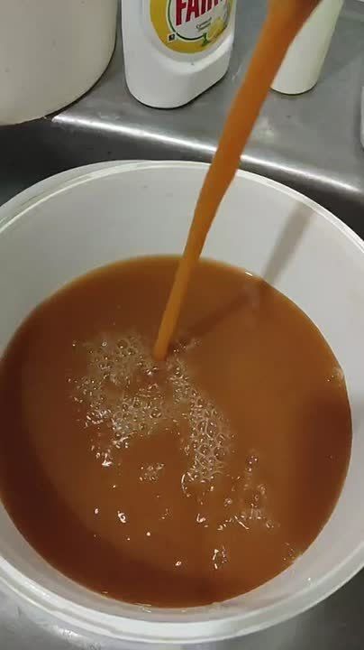 Вот такая вода в Ленинском районе Донецка и Макеевке