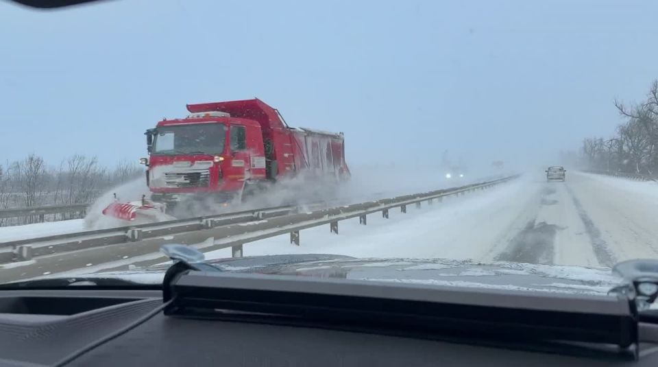 Александр Бондаренко: Продолжается расчистка и обработка автомобильной дороги федерального значения Р-150 «Белгород-Старобельск-Луганск-Донецк-Мариуполь», проходящей по территории Республики