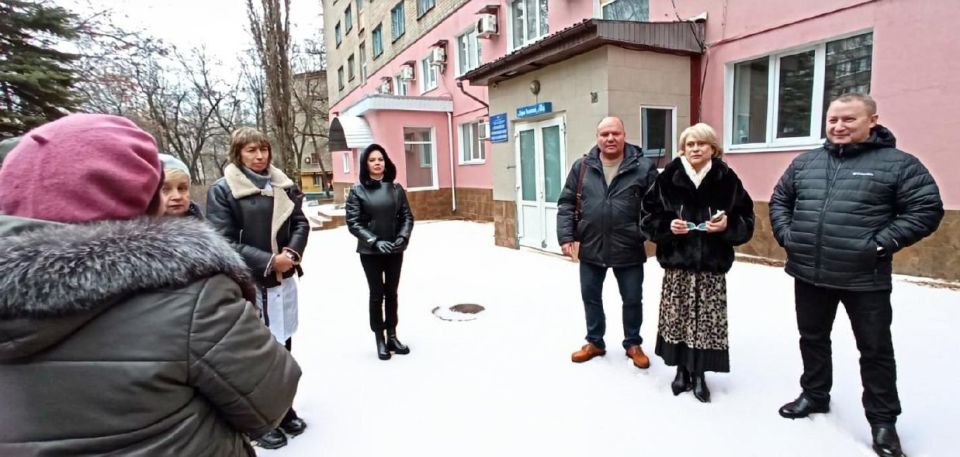 Сегодня, 16 января, по поручению Главы ДНР Дениса Пушилина, первый заместитель руководителя Управы Калининского внутригородского района Администрации городского округа Донецк Роман Емельянов совместно с депутатом Донецкого...